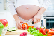 如何帮助孕妈控制体重？这套增重标准+膳食指南